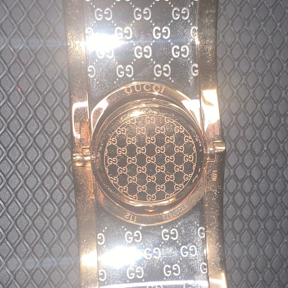 GUCCI - women’s twirl two-tone stainless watch. - Picture 8 of 9